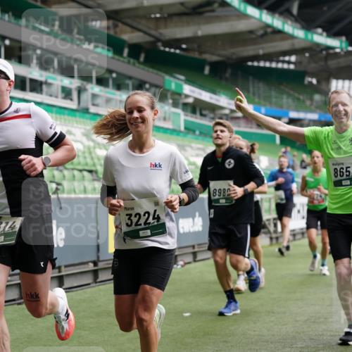05.10.2025 - 20. swb-Marathon Bremen Michael Burmester http://msf.ph/oto/9329180 05.10.2025 12:54:34 Laufen im Stadion 53, 82, 104, 132, 250, 289, 319, 417, 504, 507, 524, 756, 944, 950, 1165, 1308, 1474, 1483, 1517, 1543, 1608, 1690, 1721, 1729, 1736, 1873, 1896, 1897, 1945, 1976, 2024, 2180, 2265, 2274, 2573, 2767, 2841, 3069, 3193, 3212, 3224, 3359, 3436, 3531, 3703, 3848, 3913, 4257, 4595, 4837, 4949, 4958, 5022, 5024, 5206, 5452, 5666, 5869, 5978, 6244, 6359, 6583, 6683, 6853, 7052, 7232, 7279, 7494, 7508, 7814, 7928, 7986, 8511, 8611, 8642, 8653, 8737, 89, 250, 368, 458, 1460, 1489 meine-sportfotos.de