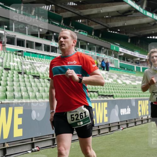05.10.2025 - 20. swb-Marathon Bremen Michael Burmester http://msf.ph/oto/9329187 05.10.2025 12:58:29 Laufen im Stadion 90, 726, 846, 963, 988, 1503, 1619, 1716, 2158, 2496, 2648, 2662, 2734, 2821, 2893, 2922, 3252, 3254, 3373, 3467, 3573, 3602, 3615, 3791, 4102, 4287, 4389, 4401, 4446, 4522, 4709, 4747, 4783, 5163, 5214, 5261, 5313, 5562, 5645, 5728, 5808, 5878, 5917, 6007, 6113, 6161, 6317, 6326, 6525, 6672, 6675, 6676, 6944, 6999, 7038, 7053, 7588, 7813, 7976, 8091, 8113, 8328, 8379, 8539, 8576, 8827, 8972, 9112, 9151, 415, 1491, 2234, 2240, 2304, 3977, 7731, 7911, 8128 meine-sportfotos.de