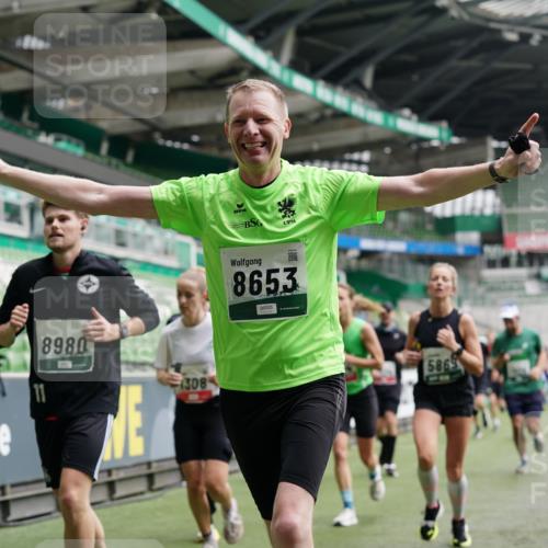 05.10.2025 - 20. swb-Marathon Bremen Michael Burmester http://msf.ph/oto/9329199 05.10.2025 12:54:35 Laufen im Stadion 53, 82, 104, 132, 169, 289, 319, 417, 504, 507, 524, 756, 944, 950, 1165, 1308, 1474, 1483, 1517, 1543, 1690, 1721, 1729, 1736, 1873, 1896, 1897, 1945, 1976, 2024, 2180, 2265, 2274, 2573, 2767, 2841, 3069, 3193, 3212, 3224, 3359, 3436, 3531, 3703, 3848, 3913, 4257, 4595, 4816, 4837, 4949, 4958, 5022, 5024, 5206, 5452, 5666, 5869, 5978, 6244, 6359, 6583, 6683, 6853, 7052, 7232, 7279, 7494, 7508, 7814, 7928, 7986, 8511, 8642, 8653, 8737, 89, 250, 368, 458, 1460, 1489 meine-sportfotos.de