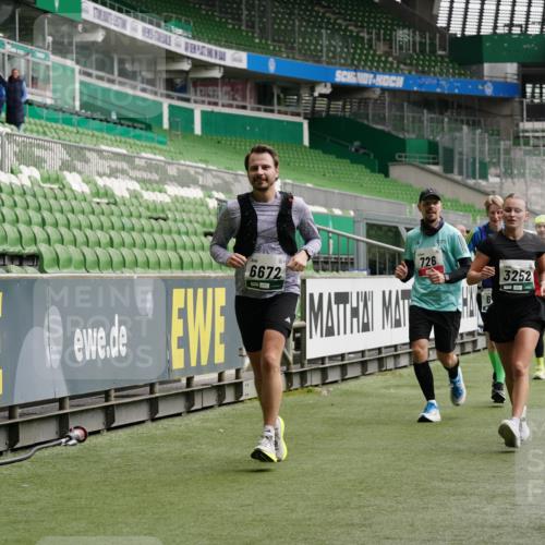 05.10.2025 - 20. swb-Marathon Bremen Michael Burmester http://msf.ph/oto/9329200 05.10.2025 12:58:31 Laufen im Stadion 90, 586, 726, 846, 963, 988, 1229, 1503, 1619, 1716, 2158, 2496, 2648, 2662, 2734, 2821, 2893, 2922, 3252, 3254, 3373, 3467, 3573, 3602, 3615, 3791, 4102, 4287, 4389, 4446, 4522, 4709, 4747, 4783, 5163, 5214, 5261, 5313, 5562, 5728, 5808, 5878, 5917, 6007, 6113, 6161, 6317, 6326, 6672, 6675, 6676, 6944, 6999, 7038, 7053, 7588, 7813, 7976, 8091, 8113, 8328, 8379, 8539, 8576, 8827, 8972, 9112, 9151, 415, 1491, 2234, 2240, 2304, 3977, 4102, 7731, 7911, 8128 meine-sportfotos.de