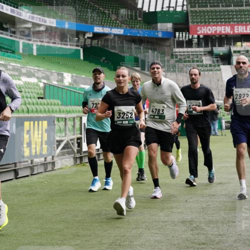 05.10.2025 - 20. swb-Marathon Bremen Michael Burmester http://msf.ph/oto/9329213 05.10.2025 12:58:32 Laufen im Stadion 90, 586, 726, 846, 963, 988, 1229, 1503, 1619, 1716, 2158, 2496, 2648, 2662, 2734, 2821, 2893, 2922, 3252, 3254, 3373, 3467, 3573, 3602, 3615, 3791, 4095, 4287, 4389, 4446, 4522, 4709, 4747, 4783, 5163, 5214, 5261, 5313, 5562, 5728, 5808, 5878, 5917, 6007, 6113, 6161, 6317, 6326, 6672, 6675, 6676, 6944, 6999, 7038, 7053, 7588, 7813, 7976, 8091, 8113, 8328, 8379, 8539, 8576, 8827, 8972, 9112, 9151, 415, 1491, 2234, 2240, 2304, 2662, 3977, 4102, 7731, 7911, 8128 meine-sportfotos.de