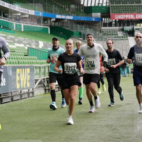 05.10.2025 - 20. swb-Marathon Bremen Michael Burmester http://msf.ph/oto/9329217 05.10.2025 12:58:33 Laufen im Stadion 90, 586, 726, 846, 963, 988, 1229, 1503, 1619, 1716, 2158, 2496, 2648, 2734, 2821, 2893, 2922, 3252, 3254, 3373, 3467, 3573, 3602, 3615, 3791, 4095, 4287, 4389, 4446, 4522, 4709, 4747, 4783, 5163, 5214, 5261, 5313, 5562, 5728, 5808, 5878, 5917, 6007, 6113, 6161, 6317, 6326, 6672, 6675, 6676, 6944, 6999, 7038, 7053, 7588, 7813, 7976, 8091, 8113, 8328, 8379, 8539, 8576, 8827, 8972, 9112, 9151, 415, 1491, 2234, 2240, 2304, 2662, 3977, 4102, 7731, 7911, 8128 meine-sportfotos.de