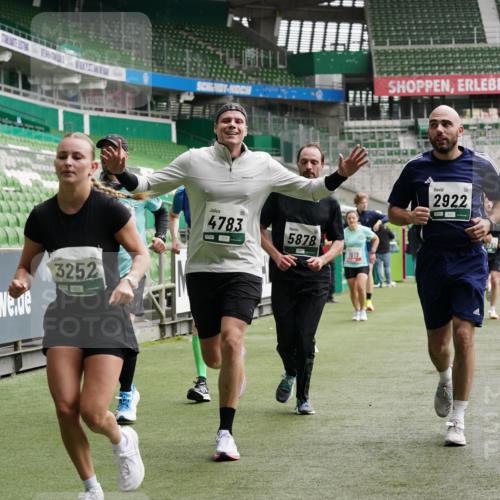 05.10.2025 - 20. swb-Marathon Bremen Michael Burmester http://msf.ph/oto/9329228 05.10.2025 12:58:34 Laufen im Stadion 90, 586, 726, 846, 963, 988, 1229, 1503, 1619, 1716, 2158, 2496, 2648, 2734, 2821, 2893, 2922, 3252, 3254, 3373, 3467, 3573, 3602, 3615, 3791, 4095, 4113, 4389, 4446, 4522, 4709, 4747, 4783, 5163, 5214, 5261, 5313, 5728, 5808, 5878, 5917, 6007, 6113, 6161, 6317, 6326, 6561, 6672, 6675, 6676, 6944, 6999, 7038, 7053, 7588, 7813, 7976, 8091, 8113, 8328, 8379, 8539, 8576, 8827, 8972, 9112, 9151, 415, 1491, 2234, 2240, 2304, 2662, 3977, 4102, 7731, 7911, 8128 meine-sportfotos.de