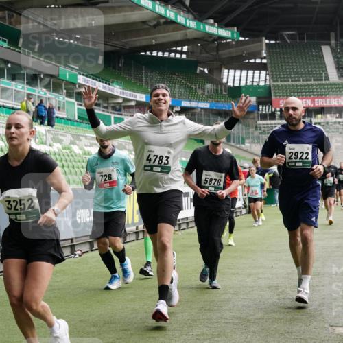 05.10.2025 - 20. swb-Marathon Bremen Michael Burmester http://msf.ph/oto/9329230 05.10.2025 12:58:34 Laufen im Stadion 90, 586, 726, 846, 963, 988, 1229, 1503, 1619, 1716, 2158, 2496, 2648, 2734, 2821, 2893, 2922, 3252, 3254, 3373, 3467, 3573, 3602, 3615, 3791, 4095, 4113, 4389, 4446, 4522, 4709, 4747, 4783, 5163, 5214, 5261, 5313, 5728, 5808, 5878, 5917, 6007, 6113, 6161, 6317, 6326, 6561, 6672, 6675, 6676, 6944, 6999, 7038, 7053, 7588, 7813, 7976, 8091, 8113, 8328, 8379, 8539, 8576, 8827, 8972, 9112, 9151, 415, 1491, 2234, 2240, 2304, 2662, 3977, 4102, 7731, 7911, 8128 meine-sportfotos.de