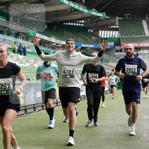05.10.2025 - 20. swb-Marathon Bremen Michael Burmester http://msf.ph/oto/9329232 05.10.2025 12:58:34 Laufen im Stadion 90, 586, 726, 846, 963, 988, 1229, 1503, 1619, 1716, 2158, 2496, 2648, 2734, 2821, 2893, 2922, 3252, 3254, 3373, 3467, 3573, 3602, 3615, 3791, 4095, 4113, 4389, 4446, 4522, 4709, 4747, 4783, 5163, 5214, 5261, 5313, 5728, 5808, 5878, 5917, 6007, 6113, 6161, 6317, 6326, 6561, 6672, 6675, 6676, 6944, 6999, 7038, 7053, 7588, 7813, 7976, 8091, 8113, 8328, 8379, 8539, 8576, 8827, 8972, 9112, 9151, 415, 1491, 2234, 2240, 2304, 2662, 3977, 4102, 7731, 7911, 8128 meine-sportfotos.de