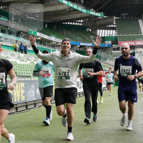 05.10.2025 - 20. swb-Marathon Bremen Michael Burmester http://msf.ph/oto/9329234 05.10.2025 12:58:34 Laufen im Stadion 90, 586, 726, 846, 963, 988, 1229, 1503, 1619, 1716, 2158, 2496, 2648, 2734, 2821, 2893, 2922, 3252, 3254, 3373, 3467, 3573, 3602, 3615, 3791, 4095, 4113, 4389, 4446, 4522, 4709, 4747, 4783, 5163, 5214, 5261, 5313, 5728, 5808, 5878, 5917, 6007, 6113, 6161, 6317, 6326, 6561, 6672, 6675, 6676, 6944, 6999, 7038, 7053, 7588, 7813, 7976, 8091, 8113, 8328, 8379, 8539, 8576, 8827, 8972, 9112, 9151, 415, 1491, 2234, 2240, 2304, 2662, 3977, 4102, 7731, 7911, 8128 meine-sportfotos.de