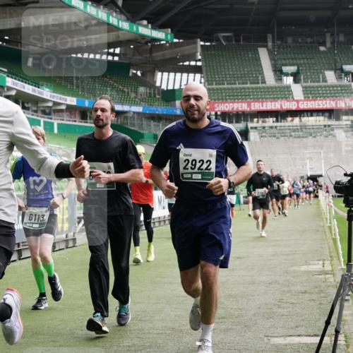 05.10.2025 - 20. swb-Marathon Bremen Michael Burmester http://msf.ph/oto/9329236 05.10.2025 12:58:35 Laufen im Stadion 90, 586, 726, 846, 963, 988, 1229, 1503, 1619, 1716, 2158, 2496, 2648, 2734, 2821, 2893, 2922, 3252, 3254, 3373, 3467, 3573, 3602, 3615, 3791, 4095, 4113, 4389, 4446, 4522, 4709, 4747, 4783, 5163, 5214, 5261, 5313, 5722, 5728, 5808, 5878, 5917, 6007, 6113, 6161, 6317, 6326, 6561, 6672, 6675, 6676, 6944, 7038, 7053, 7588, 7813, 7976, 8091, 8113, 8328, 8379, 8539, 8576, 8827, 8972, 9112, 9151, 415, 1491, 2234, 2240, 2304, 2662, 3977, 4102, 7731, 7911, 8128 meine-sportfotos.de