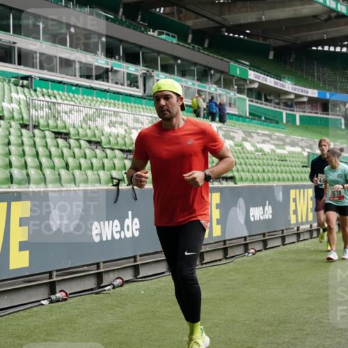 05.10.2025 - 20. swb-Marathon Bremen Michael Burmester http://msf.ph/oto/9329256 05.10.2025 12:58:39 Laufen im Stadion 90, 586, 726, 846, 963, 988, 1229, 1503, 1619, 1716, 2158, 2496, 2648, 2734, 2821, 2893, 2922, 3141, 3252, 3254, 3373, 3467, 3573, 3602, 3615, 3791, 4095, 4113, 4389, 4446, 4522, 4709, 4783, 4967, 5163, 5214, 5261, 5313, 5722, 5808, 5878, 5917, 6007, 6113, 6161, 6326, 6561, 6624, 6672, 6675, 6676, 6944, 7038, 7311, 7312, 7588, 7813, 7976, 8091, 8113, 8328, 8355, 8379, 8539, 8576, 8972, 9112, 9151, 415, 2234, 2240, 2662, 3977, 4102, 7731, 7911 meine-sportfotos.de