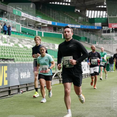05.10.2025 - 20. swb-Marathon Bremen Michael Burmester http://msf.ph/oto/9329258 05.10.2025 12:58:40 Laufen im Stadion 90, 586, 726, 846, 963, 988, 1229, 1503, 1619, 1716, 2158, 2496, 2648, 2734, 2821, 2893, 2922, 3141, 3252, 3254, 3373, 3467, 3573, 3602, 3615, 3791, 4095, 4113, 4389, 4446, 4522, 4709, 4783, 4967, 5163, 5214, 5261, 5313, 5722, 5808, 5878, 5917, 6007, 6113, 6326, 6561, 6624, 6672, 6675, 6676, 6944, 7038, 7311, 7312, 7813, 7976, 8091, 8113, 8328, 8355, 8379, 8539, 8576, 8972, 9112, 9151, 415, 2234, 2240, 2662, 3977, 4102, 7731, 7911 meine-sportfotos.de