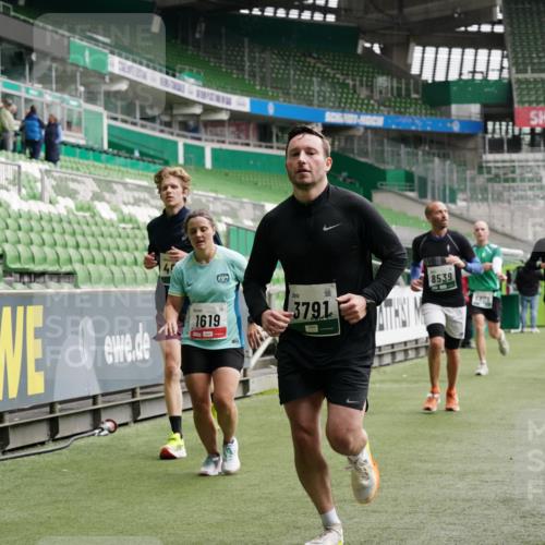 05.10.2025 - 20. swb-Marathon Bremen Michael Burmester http://msf.ph/oto/9329260 05.10.2025 12:58:40 Laufen im Stadion 90, 586, 726, 846, 963, 988, 1229, 1503, 1619, 1716, 2158, 2496, 2648, 2734, 2821, 2893, 2922, 3141, 3252, 3254, 3373, 3467, 3573, 3602, 3615, 3791, 4095, 4113, 4389, 4446, 4522, 4709, 4783, 4967, 5163, 5214, 5261, 5313, 5722, 5808, 5878, 5917, 6007, 6113, 6326, 6561, 6624, 6672, 6675, 6676, 6944, 7038, 7311, 7312, 7813, 7976, 8091, 8113, 8328, 8355, 8379, 8539, 8576, 8972, 9112, 9151, 415, 2234, 2240, 2662, 3977, 4102, 7731, 7911 meine-sportfotos.de