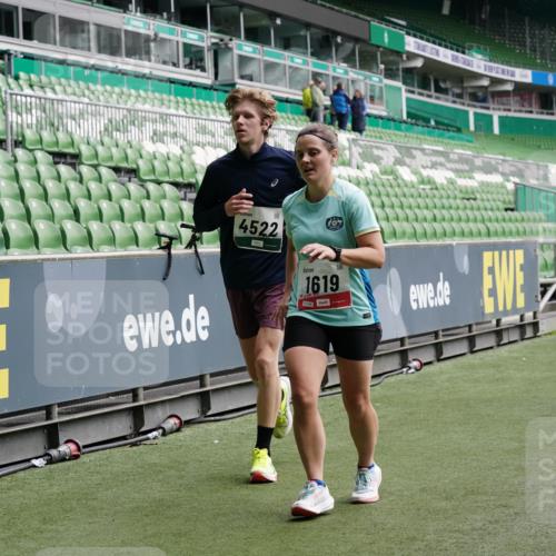 05.10.2025 - 20. swb-Marathon Bremen Michael Burmester http://msf.ph/oto/9329264 05.10.2025 12:58:42 Laufen im Stadion 90, 219, 586, 726, 846, 963, 988, 1229, 1503, 1619, 1716, 2158, 2496, 2648, 2734, 2821, 2893, 2922, 3141, 3252, 3254, 3373, 3467, 3573, 3602, 3615, 3791, 4095, 4113, 4389, 4446, 4522, 4709, 4783, 4909, 4967, 5123, 5163, 5214, 5261, 5313, 5584, 5722, 5808, 5878, 5891, 5917, 6007, 6113, 6326, 6561, 6624, 6672, 6675, 6676, 6944, 7038, 7185, 7311, 7312, 7550, 7813, 7976, 8091, 8113, 8247, 8328, 8355, 8379, 8539, 8576, 8972, 9112, 415, 2234, 2240, 2648, 2662, 4102, 7731 meine-sportfotos.de