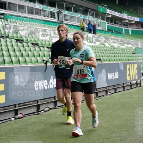 05.10.2025 - 20. swb-Marathon Bremen Michael Burmester http://msf.ph/oto/9329266 05.10.2025 12:58:42 Laufen im Stadion 90, 219, 586, 726, 846, 963, 988, 1229, 1503, 1619, 1716, 2158, 2496, 2648, 2734, 2821, 2893, 2922, 3141, 3252, 3254, 3373, 3467, 3573, 3602, 3615, 3791, 4095, 4113, 4389, 4446, 4522, 4709, 4783, 4909, 4967, 5123, 5163, 5214, 5261, 5313, 5584, 5722, 5808, 5878, 5891, 5917, 6007, 6113, 6326, 6561, 6624, 6672, 6675, 6676, 6944, 7038, 7185, 7311, 7312, 7550, 7813, 7976, 8091, 8113, 8247, 8328, 8355, 8379, 8539, 8576, 8972, 9112, 415, 2234, 2240, 2648, 2662, 4102, 7731 meine-sportfotos.de