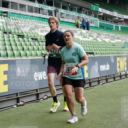 05.10.2025 - 20. swb-Marathon Bremen Michael Burmester http://msf.ph/oto/9329268 05.10.2025 12:58:42 Laufen im Stadion 90, 219, 586, 726, 846, 963, 988, 1229, 1503, 1619, 1716, 2158, 2496, 2648, 2734, 2821, 2893, 2922, 3141, 3252, 3254, 3373, 3467, 3573, 3602, 3615, 3791, 4095, 4113, 4389, 4446, 4522, 4709, 4783, 4909, 4967, 5123, 5163, 5214, 5261, 5313, 5584, 5722, 5808, 5878, 5891, 5917, 6007, 6113, 6326, 6561, 6624, 6672, 6675, 6676, 6944, 7038, 7185, 7311, 7312, 7550, 7813, 7976, 8091, 8113, 8247, 8328, 8355, 8379, 8539, 8576, 8972, 9112, 415, 2234, 2240, 2648, 2662, 4102, 7731 meine-sportfotos.de