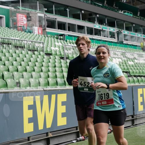 05.10.2025 - 20. swb-Marathon Bremen Michael Burmester http://msf.ph/oto/9329270 05.10.2025 12:58:42 Laufen im Stadion 90, 219, 586, 726, 846, 963, 988, 1229, 1503, 1619, 1716, 2158, 2496, 2648, 2734, 2821, 2893, 2922, 3141, 3252, 3254, 3373, 3467, 3573, 3602, 3615, 3791, 4095, 4113, 4389, 4446, 4522, 4709, 4783, 4909, 4967, 5123, 5163, 5214, 5261, 5313, 5584, 5722, 5808, 5878, 5891, 5917, 6007, 6113, 6326, 6561, 6624, 6672, 6675, 6676, 6944, 7038, 7185, 7311, 7312, 7550, 7813, 7976, 8091, 8113, 8247, 8328, 8355, 8379, 8539, 8576, 8972, 9112, 415, 2234, 2240, 2648, 2662, 4102, 7731 meine-sportfotos.de