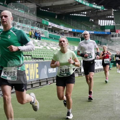 05.10.2025 - 20. swb-Marathon Bremen Michael Burmester http://msf.ph/oto/9329288 05.10.2025 12:58:47 Laufen im Stadion 90, 219, 586, 667, 726, 846, 963, 988, 1229, 1503, 1619, 1716, 1843, 2158, 2496, 2734, 2797, 2821, 2922, 3141, 3252, 3254, 3373, 3467, 3573, 3602, 3615, 3791, 4095, 4113, 4446, 4522, 4709, 4783, 4909, 4967, 5123, 5163, 5214, 5261, 5530, 5584, 5722, 5808, 5878, 5891, 5917, 6007, 6113, 6561, 6624, 6672, 6675, 6676, 6882, 6944, 7038, 7169, 7185, 7311, 7312, 7550, 7813, 7976, 8247, 8328, 8355, 8379, 8539, 8576, 8972, 9024, 9112, 415, 2240, 2648, 2662, 2893, 4102, 4389, 5313 meine-sportfotos.de