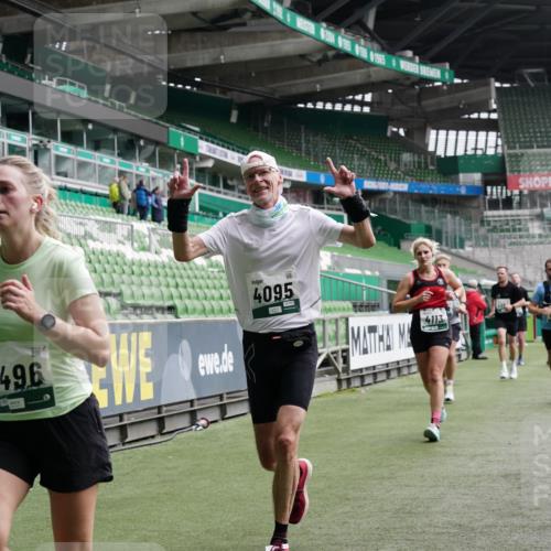 05.10.2025 - 20. swb-Marathon Bremen Michael Burmester http://msf.ph/oto/9329294 05.10.2025 12:58:47 Laufen im Stadion 90, 219, 586, 667, 726, 846, 963, 988, 1229, 1503, 1619, 1716, 1843, 2158, 2496, 2734, 2797, 2821, 2922, 3141, 3252, 3254, 3373, 3467, 3573, 3602, 3615, 3791, 4095, 4113, 4446, 4522, 4709, 4783, 4909, 4967, 5123, 5163, 5214, 5261, 5530, 5584, 5722, 5808, 5878, 5891, 5917, 6007, 6113, 6561, 6624, 6672, 6675, 6676, 6882, 6944, 7038, 7169, 7185, 7311, 7312, 7550, 7813, 7976, 8247, 8328, 8355, 8379, 8539, 8576, 8972, 9024, 9112, 415, 2240, 2648, 2662, 2893, 4102, 4389, 5313 meine-sportfotos.de