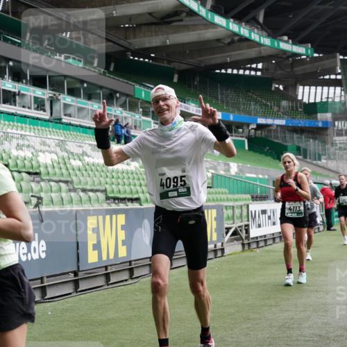 05.10.2025 - 20. swb-Marathon Bremen Michael Burmester http://msf.ph/oto/9329298 05.10.2025 12:58:48 Laufen im Stadion 90, 219, 586, 667, 726, 846, 963, 988, 1229, 1503, 1619, 1716, 1843, 2158, 2496, 2734, 2797, 2821, 2922, 3141, 3252, 3254, 3373, 3467, 3573, 3602, 3615, 3791, 4095, 4113, 4446, 4522, 4709, 4783, 4909, 4967, 5123, 5214, 5261, 5530, 5584, 5722, 5808, 5878, 5891, 5917, 6007, 6113, 6561, 6624, 6672, 6675, 6676, 6882, 6944, 7038, 7169, 7185, 7311, 7312, 7550, 7813, 7976, 8247, 8328, 8355, 8379, 8539, 8576, 8972, 9024, 9112, 2240, 2648, 2662, 2893, 4102, 4389, 5313 meine-sportfotos.de