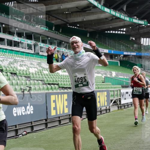 05.10.2025 - 20. swb-Marathon Bremen Michael Burmester http://msf.ph/oto/9329300 05.10.2025 12:58:48 Laufen im Stadion 90, 219, 586, 667, 726, 846, 963, 988, 1229, 1503, 1619, 1716, 1843, 2158, 2496, 2734, 2797, 2821, 2922, 3141, 3252, 3254, 3373, 3467, 3573, 3602, 3615, 3791, 4095, 4113, 4446, 4522, 4709, 4783, 4909, 4967, 5123, 5214, 5261, 5530, 5584, 5722, 5808, 5878, 5891, 5917, 6007, 6113, 6561, 6624, 6672, 6675, 6676, 6882, 6944, 7038, 7169, 7185, 7311, 7312, 7550, 7813, 7976, 8247, 8328, 8355, 8379, 8539, 8576, 8972, 9024, 9112, 2240, 2648, 2662, 2893, 4102, 4389, 5313 meine-sportfotos.de