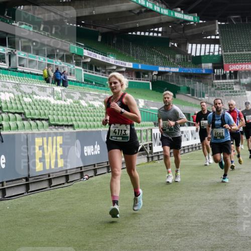 05.10.2025 - 20. swb-Marathon Bremen Michael Burmester http://msf.ph/oto/9329304 05.10.2025 12:58:49 Laufen im Stadion 90, 219, 586, 667, 726, 846, 963, 988, 1229, 1503, 1619, 1716, 1843, 2158, 2496, 2734, 2797, 2821, 2922, 2941, 3141, 3252, 3254, 3373, 3467, 3573, 3602, 3615, 3791, 4095, 4113, 4446, 4522, 4709, 4783, 4909, 4967, 5123, 5214, 5261, 5530, 5584, 5722, 5808, 5878, 5891, 5917, 6007, 6113, 6561, 6624, 6672, 6675, 6676, 6882, 6944, 7038, 7169, 7185, 7311, 7312, 7550, 7813, 7976, 8247, 8328, 8355, 8379, 8539, 8576, 8972, 9024, 9112, 846, 2158, 2648, 2662, 2893, 4102, 4389, 5313 meine-sportfotos.de