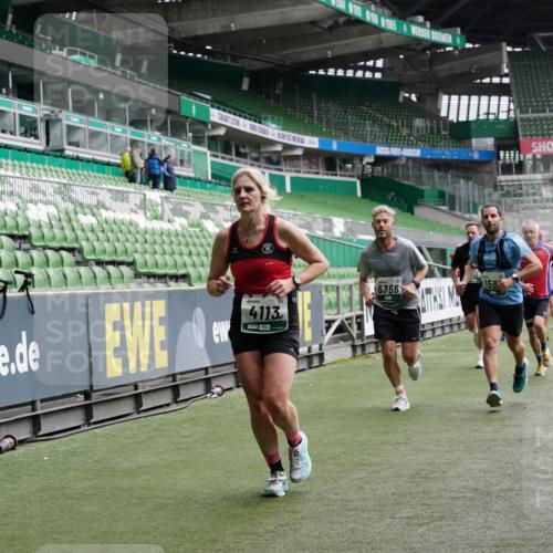 05.10.2025 - 20. swb-Marathon Bremen Michael Burmester http://msf.ph/oto/9329308 05.10.2025 12:58:49 Laufen im Stadion 90, 219, 586, 667, 726, 846, 963, 988, 1229, 1503, 1619, 1716, 1843, 2158, 2496, 2734, 2797, 2821, 2922, 2941, 3141, 3252, 3254, 3373, 3467, 3573, 3602, 3615, 3791, 4095, 4113, 4446, 4522, 4709, 4783, 4909, 4967, 5123, 5214, 5261, 5530, 5584, 5722, 5808, 5878, 5891, 5917, 6007, 6113, 6561, 6624, 6672, 6675, 6676, 6882, 6944, 7038, 7169, 7185, 7311, 7312, 7550, 7813, 7976, 8247, 8328, 8355, 8379, 8539, 8576, 8972, 9024, 9112, 846, 2158, 2648, 2662, 2893, 4102, 4389, 5313 meine-sportfotos.de