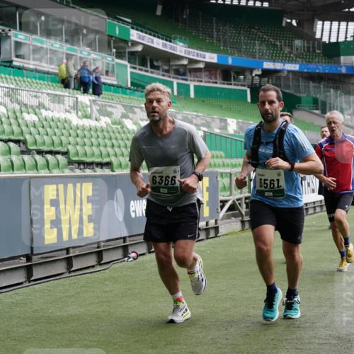 05.10.2025 - 20. swb-Marathon Bremen Michael Burmester http://msf.ph/oto/9329314 05.10.2025 12:58:51 Laufen im Stadion 90, 219, 586, 667, 726, 963, 988, 1229, 1503, 1619, 1716, 1843, 1854, 2496, 2734, 2797, 2821, 2922, 2941, 3141, 3252, 3254, 3373, 3467, 3573, 3602, 3615, 3791, 4095, 4113, 4522, 4709, 4783, 4827, 4909, 4967, 5123, 5214, 5261, 5530, 5584, 5722, 5808, 5878, 5891, 5917, 6007, 6113, 6561, 6624, 6672, 6675, 6676, 6882, 6944, 7038, 7169, 7185, 7311, 7312, 7550, 7813, 7976, 8214, 8247, 8328, 8355, 8379, 8539, 8972, 9024, 9112, 846, 2158, 2648, 2662, 2893, 4102, 4389, 4446, 5313 meine-sportfotos.de