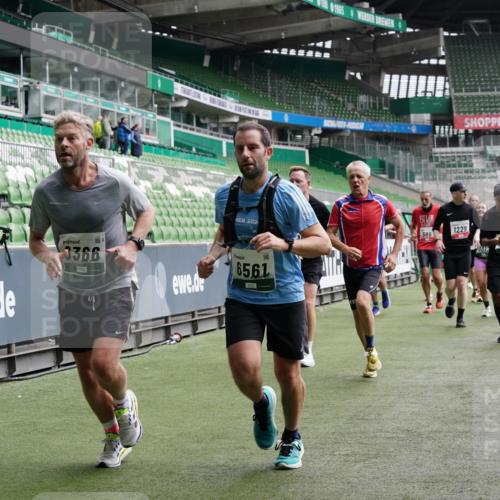 05.10.2025 - 20. swb-Marathon Bremen Michael Burmester http://msf.ph/oto/9329316 05.10.2025 12:58:51 Laufen im Stadion 90, 219, 586, 667, 726, 963, 988, 1229, 1503, 1619, 1716, 1843, 1854, 2496, 2734, 2797, 2821, 2922, 2941, 3141, 3252, 3254, 3373, 3467, 3573, 3602, 3615, 3791, 4095, 4113, 4522, 4709, 4783, 4827, 4909, 4967, 5123, 5214, 5261, 5530, 5584, 5722, 5808, 5878, 5891, 5917, 6007, 6113, 6561, 6624, 6672, 6675, 6676, 6882, 6944, 7038, 7169, 7185, 7311, 7312, 7550, 7813, 7976, 8214, 8247, 8328, 8355, 8379, 8539, 8972, 9024, 9112, 846, 2158, 2648, 2662, 2893, 4102, 4389, 4446, 5313 meine-sportfotos.de