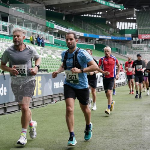 05.10.2025 - 20. swb-Marathon Bremen Michael Burmester http://msf.ph/oto/9329318 05.10.2025 12:58:51 Laufen im Stadion 90, 219, 586, 667, 726, 963, 988, 1229, 1503, 1619, 1716, 1843, 1854, 2496, 2734, 2797, 2821, 2922, 2941, 3141, 3252, 3254, 3373, 3467, 3573, 3602, 3615, 3791, 4095, 4113, 4522, 4709, 4783, 4827, 4909, 4967, 5123, 5214, 5261, 5530, 5584, 5722, 5808, 5878, 5891, 5917, 6007, 6113, 6561, 6624, 6672, 6675, 6676, 6882, 6944, 7038, 7169, 7185, 7311, 7312, 7550, 7813, 7976, 8214, 8247, 8328, 8355, 8379, 8539, 8972, 9024, 9112, 846, 2158, 2648, 2662, 2893, 4102, 4389, 4446, 5313 meine-sportfotos.de