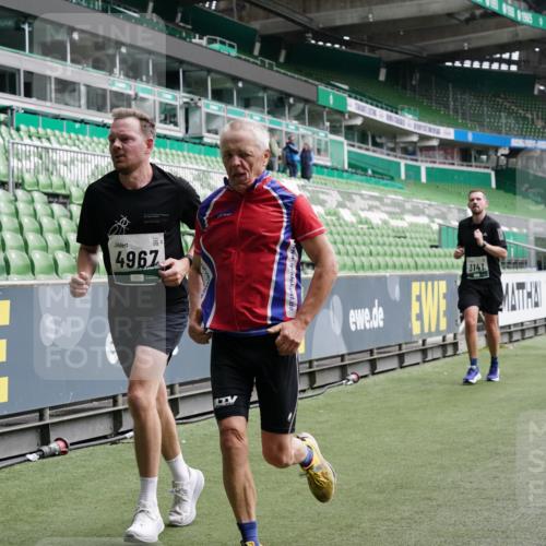 05.10.2025 - 20. swb-Marathon Bremen Michael Burmester http://msf.ph/oto/9329330 05.10.2025 12:58:53 Laufen im Stadion 90, 219, 586, 667, 726, 988, 1229, 1503, 1619, 1716, 1843, 1854, 2496, 2734, 2797, 2821, 2922, 2941, 3141, 3252, 3254, 3467, 3573, 3602, 3615, 3791, 4095, 4113, 4522, 4709, 4783, 4827, 4909, 4967, 5123, 5214, 5261, 5530, 5584, 5722, 5808, 5878, 5891, 5917, 6007, 6113, 6374, 6561, 6624, 6672, 6675, 6676, 6882, 6944, 7038, 7169, 7185, 7262, 7311, 7312, 7550, 7813, 7976, 8214, 8247, 8328, 8355, 8379, 8539, 8972, 9024, 9112, 846, 2158, 2648, 2893, 4389, 4446, 5313 meine-sportfotos.de