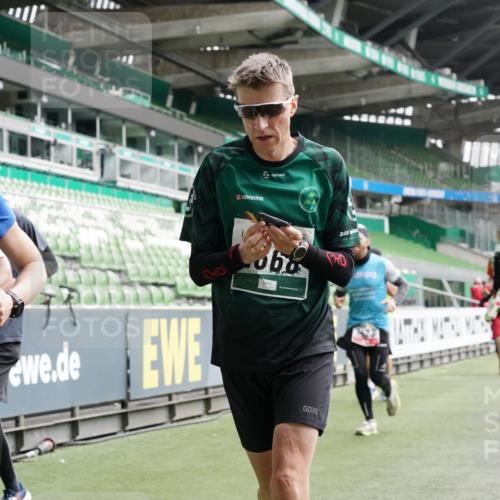 05.10.2025 - 20. swb-Marathon Bremen Michael Burmester http://msf.ph/oto/9329333 05.10.2025 13:00:48 Laufen im Stadion 47, 52, 58, 72, 156, 271, 283, 491, 498, 575, 694, 1017, 1116, 1182, 1273, 1423, 1471, 1606, 1806, 1968, 1973, 1998, 2007, 2196, 2330, 2369, 2446, 2504, 2518, 2661, 2668, 2706, 2712, 2745, 2806, 2822, 2915, 3040, 3160, 3177, 3209, 3237, 3293, 3360, 3549, 3604, 3605, 3979, 4034, 4035, 4046, 4128, 4202, 4216, 4263, 4502, 4592, 4661, 4788, 4879, 5011, 5048, 5121, 5183, 5272, 5329, 5414, 5610, 5627, 5663, 5727, 5836, 5841, 6027, 6057, 6208, 6389, 6440, 6523, 6636, 6704, 6762 meine-sportfotos.de