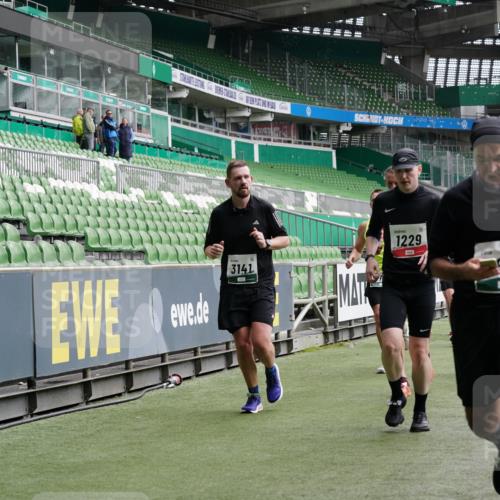 05.10.2025 - 20. swb-Marathon Bremen Michael Burmester http://msf.ph/oto/9329338 05.10.2025 12:58:54 Laufen im Stadion 90, 219, 586, 667, 726, 988, 1229, 1503, 1516, 1619, 1716, 1843, 1854, 2496, 2734, 2797, 2821, 2922, 2941, 3141, 3252, 3254, 3467, 3573, 3602, 3615, 3791, 4095, 4113, 4522, 4709, 4783, 4827, 4909, 4967, 5123, 5214, 5261, 5530, 5584, 5722, 5808, 5878, 5891, 6007, 6113, 6374, 6561, 6624, 6672, 6675, 6676, 6882, 6944, 7038, 7169, 7185, 7262, 7311, 7312, 7550, 7813, 7976, 8214, 8247, 8355, 8379, 8539, 8972, 9024, 9112, 846, 2158, 2648, 2893, 4389, 4446, 5313 meine-sportfotos.de