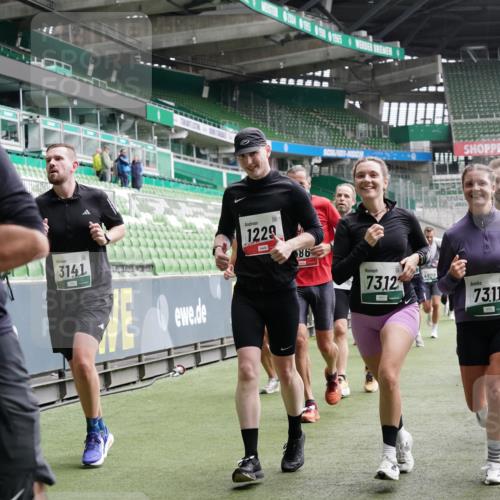 05.10.2025 - 20. swb-Marathon Bremen Michael Burmester http://msf.ph/oto/9329349 05.10.2025 12:58:56 Laufen im Stadion 219, 586, 667, 726, 988, 1229, 1503, 1516, 1619, 1716, 1843, 1854, 2496, 2663, 2734, 2797, 2922, 2941, 3141, 3252, 3254, 3467, 3573, 3615, 3791, 4095, 4113, 4486, 4522, 4709, 4783, 4827, 4909, 4967, 5123, 5214, 5261, 5530, 5584, 5722, 5808, 5878, 5891, 6007, 6030, 6113, 6374, 6561, 6624, 6672, 6675, 6676, 6882, 6944, 7038, 7169, 7185, 7262, 7311, 7312, 7550, 7813, 7976, 8214, 8247, 8355, 8379, 8539, 8972, 9024, 9112, 10526, 90, 846, 2158, 2648, 2893, 4389, 4446, 5313 meine-sportfotos.de