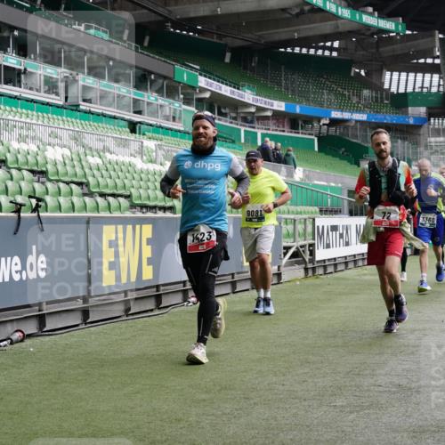 05.10.2025 - 20. swb-Marathon Bremen Michael Burmester http://msf.ph/oto/9329350 05.10.2025 13:00:49 Laufen im Stadion 47, 52, 58, 72, 156, 271, 283, 440, 491, 498, 575, 694, 1017, 1116, 1182, 1238, 1273, 1423, 1471, 1606, 1806, 1968, 1973, 1998, 2007, 2196, 2330, 2369, 2446, 2504, 2518, 2661, 2668, 2706, 2712, 2745, 2806, 2822, 2915, 3040, 3160, 3209, 3237, 3293, 3360, 3549, 3604, 3605, 3979, 4034, 4035, 4046, 4128, 4202, 4216, 4263, 4502, 4592, 4661, 4788, 4879, 5011, 5048, 5121, 5183, 5272, 5329, 5414, 5610, 5627, 5663, 5727, 5836, 5841, 6027, 6057, 6208, 6389, 6440, 6523, 6636, 6704, 6762 meine-sportfotos.de