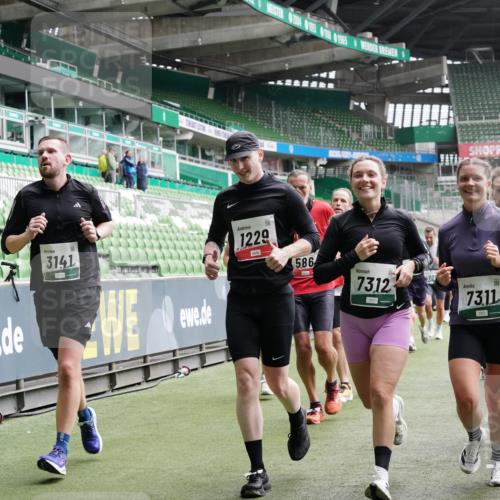 05.10.2025 - 20. swb-Marathon Bremen Michael Burmester http://msf.ph/oto/9329353 05.10.2025 12:58:56 Laufen im Stadion 219, 586, 667, 726, 988, 1229, 1503, 1516, 1619, 1716, 1843, 1854, 2496, 2663, 2734, 2797, 2922, 2941, 3141, 3252, 3254, 3467, 3573, 3615, 3791, 4095, 4113, 4486, 4522, 4709, 4783, 4827, 4909, 4967, 5123, 5214, 5261, 5530, 5584, 5722, 5808, 5878, 5891, 6007, 6030, 6113, 6374, 6561, 6624, 6672, 6675, 6676, 6882, 6944, 7038, 7169, 7185, 7262, 7311, 7312, 7550, 7813, 7976, 8214, 8247, 8355, 8379, 8539, 8972, 9024, 9112, 10526, 90, 846, 2158, 2648, 2893, 4389, 4446, 5313 meine-sportfotos.de