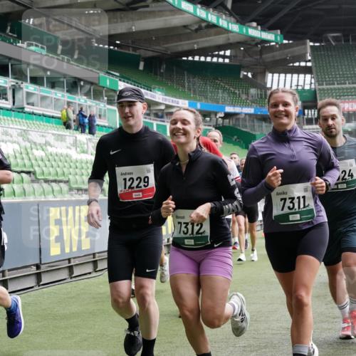 05.10.2025 - 20. swb-Marathon Bremen Michael Burmester http://msf.ph/oto/9329357 05.10.2025 12:58:56 Laufen im Stadion 219, 586, 667, 726, 988, 1229, 1503, 1516, 1619, 1716, 1843, 1854, 2496, 2663, 2734, 2797, 2922, 2941, 3141, 3252, 3254, 3467, 3573, 3615, 3791, 4095, 4113, 4486, 4522, 4709, 4783, 4827, 4909, 4967, 5123, 5214, 5261, 5530, 5584, 5722, 5808, 5878, 5891, 6007, 6030, 6113, 6374, 6561, 6624, 6672, 6675, 6676, 6882, 6944, 7038, 7169, 7185, 7262, 7311, 7312, 7550, 7813, 7976, 8214, 8247, 8355, 8379, 8539, 8972, 9024, 9112, 10526, 90, 846, 2158, 2648, 2893, 4389, 4446, 5313 meine-sportfotos.de