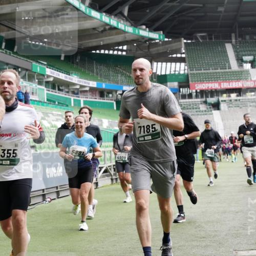 05.10.2025 - 20. swb-Marathon Bremen Michael Burmester http://msf.ph/oto/9329377 05.10.2025 12:58:58 Laufen im Stadion 219, 586, 667, 726, 988, 1229, 1503, 1516, 1598, 1619, 1716, 1843, 1854, 2496, 2663, 2734, 2797, 2922, 2941, 3141, 3252, 3254, 3467, 3573, 3615, 3791, 4095, 4113, 4486, 4522, 4783, 4827, 4909, 4967, 5123, 5214, 5261, 5530, 5584, 5722, 5808, 5878, 5891, 6007, 6030, 6113, 6374, 6561, 6624, 6672, 6675, 6882, 6944, 7038, 7169, 7185, 7262, 7311, 7312, 7550, 7813, 7976, 8214, 8247, 8355, 8379, 8539, 8972, 9024, 9112, 10526, 90, 846, 2158, 2648, 2893, 4389, 4446, 5313 meine-sportfotos.de