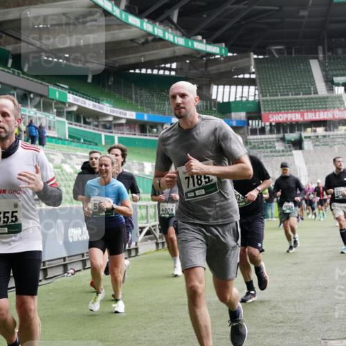 05.10.2025 - 20. swb-Marathon Bremen Michael Burmester http://msf.ph/oto/9329381 05.10.2025 12:58:58 Laufen im Stadion 219, 586, 667, 726, 988, 1229, 1503, 1516, 1598, 1619, 1716, 1843, 1854, 2496, 2663, 2734, 2797, 2922, 2941, 3141, 3252, 3254, 3467, 3573, 3615, 3791, 4095, 4113, 4486, 4522, 4783, 4827, 4909, 4967, 5123, 5214, 5261, 5530, 5584, 5722, 5808, 5878, 5891, 6007, 6030, 6113, 6374, 6561, 6624, 6672, 6675, 6882, 6944, 7038, 7169, 7185, 7262, 7311, 7312, 7550, 7813, 7976, 8214, 8247, 8355, 8379, 8539, 8972, 9024, 9112, 10526, 90, 846, 2158, 2648, 2893, 4389, 4446, 5313 meine-sportfotos.de