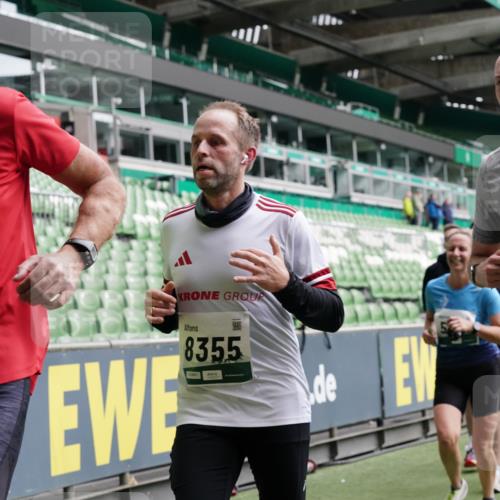 05.10.2025 - 20. swb-Marathon Bremen Michael Burmester http://msf.ph/oto/9329389 05.10.2025 12:58:59 Laufen im Stadion 219, 586, 667, 726, 988, 1229, 1503, 1516, 1598, 1619, 1711, 1716, 1843, 1854, 2496, 2663, 2734, 2797, 2922, 2941, 3141, 3252, 3254, 3467, 3615, 3747, 3791, 4095, 4113, 4486, 4522, 4783, 4827, 4909, 4967, 5123, 5214, 5261, 5530, 5584, 5722, 5808, 5878, 5891, 6007, 6030, 6113, 6374, 6561, 6624, 6672, 6675, 6882, 6944, 7038, 7169, 7185, 7262, 7311, 7312, 7550, 7976, 8097, 8214, 8247, 8355, 8379, 8539, 8972, 9024, 9112, 10526, 90, 846, 2158, 2648, 2893, 4389, 4446, 5313 meine-sportfotos.de