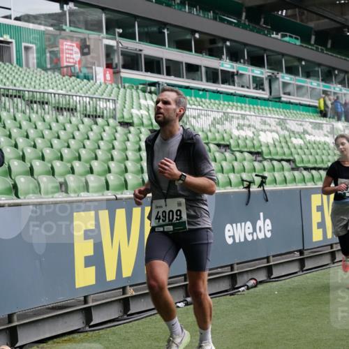 05.10.2025 - 20. swb-Marathon Bremen Michael Burmester http://msf.ph/oto/9329401 05.10.2025 12:59:01 Laufen im Stadion 27, 219, 586, 667, 726, 807, 988, 1043, 1229, 1503, 1516, 1598, 1619, 1711, 1716, 1843, 1854, 2496, 2663, 2734, 2797, 2922, 2941, 3141, 3252, 3254, 3467, 3615, 3747, 3791, 4095, 4113, 4486, 4522, 4783, 4827, 4909, 4967, 5123, 5261, 5530, 5584, 5722, 5808, 5878, 5891, 6007, 6030, 6113, 6374, 6561, 6624, 6672, 6882, 6944, 7038, 7169, 7185, 7262, 7311, 7312, 7511, 7550, 7976, 8097, 8214, 8247, 8355, 8379, 8539, 8972, 9024, 9112, 10526, 90, 846, 2158, 2648, 2893, 4389, 4446, 5313 meine-sportfotos.de