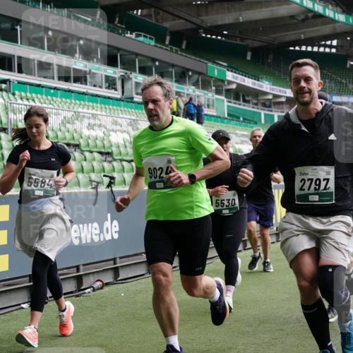 05.10.2025 - 20. swb-Marathon Bremen Michael Burmester http://msf.ph/oto/9329416 05.10.2025 12:59:03 Laufen im Stadion 27, 219, 586, 667, 726, 807, 988, 1043, 1229, 1503, 1516, 1598, 1619, 1711, 1716, 1843, 1854, 2496, 2663, 2734, 2797, 2922, 2941, 3141, 3252, 3254, 3467, 3615, 3747, 3791, 4095, 4113, 4486, 4522, 4783, 4827, 4909, 4967, 5123, 5261, 5530, 5584, 5722, 5808, 5878, 5891, 6007, 6030, 6113, 6374, 6561, 6624, 6672, 6882, 6944, 7038, 7169, 7185, 7201, 7262, 7311, 7312, 7511, 7550, 7976, 8097, 8214, 8247, 8355, 8485, 8539, 8972, 9024, 10526, 90, 846, 2158, 2893, 4389, 4446, 5313 meine-sportfotos.de