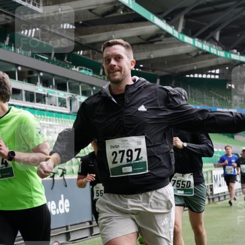 05.10.2025 - 20. swb-Marathon Bremen Michael Burmester http://msf.ph/oto/9329420 05.10.2025 12:59:03 Laufen im Stadion 27, 219, 586, 667, 726, 807, 988, 1043, 1229, 1503, 1516, 1598, 1619, 1711, 1716, 1843, 1854, 2496, 2663, 2734, 2797, 2922, 2941, 3141, 3252, 3254, 3467, 3615, 3747, 3791, 4095, 4113, 4486, 4522, 4783, 4827, 4909, 4967, 5123, 5261, 5530, 5584, 5722, 5808, 5878, 5891, 6007, 6030, 6113, 6374, 6561, 6624, 6672, 6882, 6944, 7038, 7169, 7185, 7201, 7262, 7311, 7312, 7511, 7550, 7976, 8097, 8214, 8247, 8355, 8485, 8539, 8972, 9024, 10526, 90, 846, 2158, 2893, 4389, 4446, 5313 meine-sportfotos.de