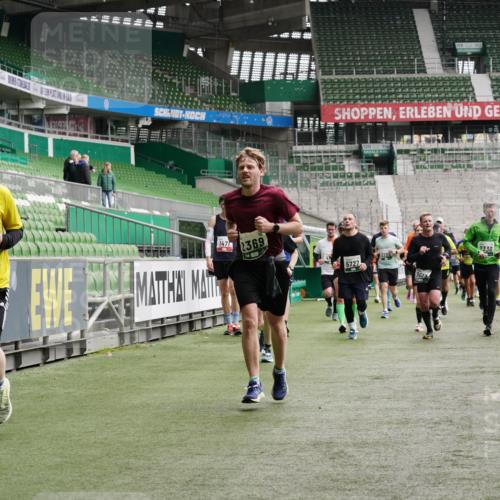 05.10.2025 - 20. swb-Marathon Bremen Michael Burmester http://msf.ph/oto/9329431 05.10.2025 13:00:58 Laufen im Stadion 52, 58, 72, 156, 283, 440, 488, 498, 575, 694, 1017, 1082, 1116, 1182, 1238, 1273, 1423, 1471, 1968, 1973, 1998, 2007, 2196, 2235, 2330, 2369, 2446, 2504, 2661, 2668, 2706, 2712, 2745, 2806, 2822, 2995, 3160, 3209, 3237, 3293, 3360, 3604, 3605, 3979, 4034, 4035, 4128, 4202, 4216, 4263, 4329, 4502, 4661, 4788, 5011, 5048, 5080, 5121, 5183, 5272, 5329, 5414, 5610, 5663, 5727, 5752, 5836, 5841, 5985, 6027, 6057, 6082, 6440, 6523, 6704, 47, 271, 491, 1606, 1806, 2518, 2915 meine-sportfotos.de