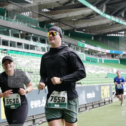 05.10.2025 - 20. swb-Marathon Bremen Michael Burmester http://msf.ph/oto/9329432 05.10.2025 12:59:04 Laufen im Stadion 27, 219, 586, 667, 726, 807, 988, 1043, 1229, 1503, 1516, 1598, 1619, 1711, 1716, 1843, 1854, 2496, 2663, 2734, 2797, 2922, 2941, 3141, 3252, 3254, 3467, 3615, 3747, 3791, 4095, 4113, 4395, 4486, 4522, 4783, 4827, 4909, 4967, 5123, 5261, 5530, 5584, 5722, 5808, 5878, 5891, 6007, 6030, 6113, 6374, 6561, 6624, 6672, 6882, 6944, 7038, 7169, 7185, 7201, 7262, 7311, 7312, 7511, 7550, 8097, 8214, 8247, 8355, 8485, 8539, 8972, 9024, 10526, 90, 846, 2158, 2893, 4389, 4446, 5313 meine-sportfotos.de
