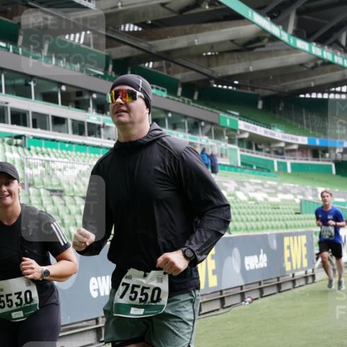 05.10.2025 - 20. swb-Marathon Bremen Michael Burmester http://msf.ph/oto/9329436 05.10.2025 12:59:04 Laufen im Stadion 27, 219, 586, 667, 726, 807, 988, 1043, 1229, 1503, 1516, 1598, 1619, 1711, 1716, 1843, 1854, 2496, 2663, 2734, 2797, 2922, 2941, 3141, 3252, 3254, 3467, 3615, 3747, 3791, 4095, 4113, 4395, 4486, 4522, 4783, 4827, 4909, 4967, 5123, 5261, 5530, 5584, 5722, 5808, 5878, 5891, 6007, 6030, 6113, 6374, 6561, 6624, 6672, 6882, 6944, 7038, 7169, 7185, 7201, 7262, 7311, 7312, 7511, 7550, 8097, 8214, 8247, 8355, 8485, 8539, 8972, 9024, 10526, 90, 846, 2158, 2893, 4389, 4446, 5313 meine-sportfotos.de