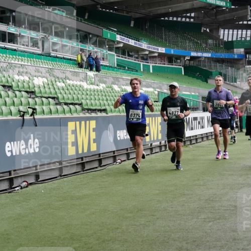 05.10.2025 - 20. swb-Marathon Bremen Michael Burmester http://msf.ph/oto/9329444 05.10.2025 12:59:05 Laufen im Stadion 27, 219, 586, 667, 726, 807, 988, 1043, 1229, 1503, 1516, 1598, 1619, 1711, 1716, 1843, 1854, 2496, 2663, 2797, 2922, 2941, 3141, 3252, 3254, 3467, 3615, 3747, 3791, 3888, 4095, 4113, 4395, 4486, 4522, 4783, 4827, 4909, 4967, 5123, 5261, 5510, 5530, 5584, 5722, 5808, 5878, 5891, 6007, 6030, 6113, 6374, 6561, 6624, 6672, 6882, 6944, 7038, 7169, 7185, 7201, 7262, 7311, 7312, 7511, 7550, 7929, 8097, 8214, 8247, 8355, 8485, 8539, 8972, 9024, 10526, 90, 846, 2158, 4389, 4446, 5313 meine-sportfotos.de
