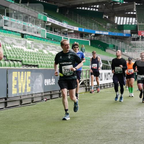 05.10.2025 - 20. swb-Marathon Bremen Michael Burmester http://msf.ph/oto/9329451 05.10.2025 13:01:01 Laufen im Stadion 52, 58, 72, 156, 335, 440, 488, 498, 575, 694, 1017, 1082, 1116, 1182, 1238, 1273, 1423, 1471, 1968, 1973, 1998, 2007, 2196, 2235, 2330, 2369, 2446, 2504, 2661, 2668, 2706, 2712, 2745, 2806, 2822, 2995, 3160, 3209, 3293, 3360, 3604, 3605, 3979, 4034, 4035, 4128, 4202, 4216, 4263, 4329, 4502, 4661, 4788, 5011, 5048, 5080, 5121, 5150, 5183, 5272, 5329, 5414, 5610, 5663, 5727, 5752, 5836, 5841, 5985, 6027, 6057, 6082, 6440, 6523, 6704, 47, 271, 283, 491, 1606, 1806, 2518, 2915 meine-sportfotos.de