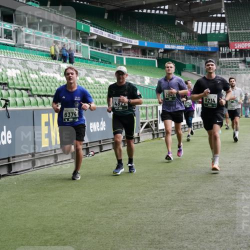 05.10.2025 - 20. swb-Marathon Bremen Michael Burmester http://msf.ph/oto/9329453 05.10.2025 12:59:06 Laufen im Stadion 27, 219, 586, 667, 726, 807, 988, 1043, 1229, 1503, 1516, 1598, 1619, 1711, 1716, 1843, 1854, 2496, 2663, 2797, 2922, 2941, 3141, 3252, 3254, 3467, 3615, 3747, 3791, 3888, 4095, 4113, 4395, 4486, 4522, 4783, 4827, 4909, 4967, 5123, 5261, 5510, 5530, 5584, 5722, 5808, 5878, 5891, 6007, 6030, 6113, 6374, 6561, 6624, 6672, 6882, 6944, 7038, 7169, 7185, 7201, 7262, 7311, 7312, 7511, 7550, 7929, 8097, 8214, 8247, 8355, 8485, 8539, 8972, 9024, 10526, 90, 846, 2158, 4389, 4446 meine-sportfotos.de