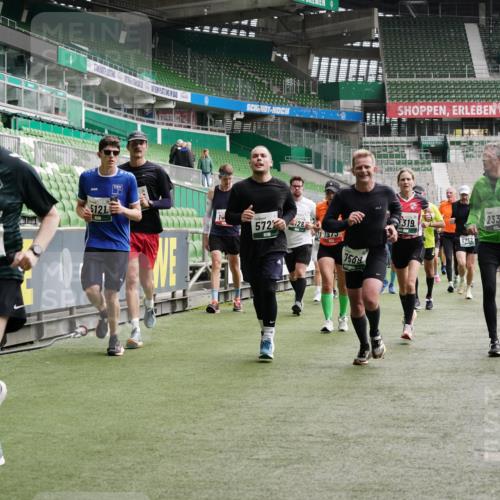 05.10.2025 - 20. swb-Marathon Bremen Michael Burmester http://msf.ph/oto/9329470 05.10.2025 13:01:02 Laufen im Stadion 52, 58, 72, 156, 335, 440, 488, 498, 575, 694, 1017, 1082, 1116, 1182, 1238, 1273, 1423, 1471, 1968, 1973, 1998, 2007, 2196, 2235, 2330, 2369, 2446, 2504, 2661, 2668, 2706, 2712, 2745, 2806, 2822, 2995, 3160, 3209, 3293, 3360, 3604, 3605, 3979, 4034, 4035, 4128, 4216, 4263, 4329, 4502, 4661, 4788, 5011, 5048, 5080, 5121, 5150, 5183, 5272, 5329, 5414, 5610, 5663, 5727, 5752, 5836, 5841, 5985, 6027, 6057, 6082, 6440, 6523, 6704, 47, 271, 283, 491, 694, 1606, 1806, 2518, 2915 meine-sportfotos.de