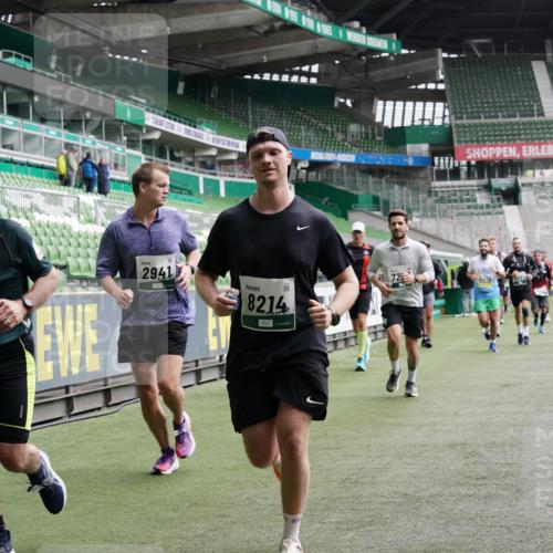 05.10.2025 - 20. swb-Marathon Bremen Michael Burmester http://msf.ph/oto/9329473 05.10.2025 12:59:08 Laufen im Stadion 27, 219, 586, 667, 726, 807, 988, 1043, 1229, 1503, 1516, 1598, 1619, 1711, 1843, 1854, 2496, 2663, 2797, 2922, 2941, 2945, 3141, 3252, 3254, 3467, 3615, 3747, 3791, 3888, 4095, 4113, 4395, 4486, 4522, 4783, 4827, 4909, 4967, 5123, 5261, 5510, 5530, 5584, 5722, 5808, 5878, 5891, 6007, 6030, 6113, 6374, 6561, 6624, 6672, 6882, 7169, 7185, 7201, 7262, 7311, 7312, 7467, 7511, 7550, 7906, 7929, 8097, 8214, 8247, 8355, 8485, 8539, 8972, 9024, 10526, 90, 846, 2158, 4446 meine-sportfotos.de