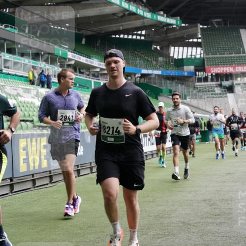 05.10.2025 - 20. swb-Marathon Bremen Michael Burmester http://msf.ph/oto/9329477 05.10.2025 12:59:08 Laufen im Stadion 27, 219, 586, 667, 726, 807, 988, 1043, 1229, 1503, 1516, 1598, 1619, 1711, 1843, 1854, 2496, 2663, 2797, 2922, 2941, 2945, 3141, 3252, 3254, 3467, 3615, 3747, 3791, 3888, 4095, 4113, 4395, 4486, 4522, 4783, 4827, 4909, 4967, 5123, 5261, 5510, 5530, 5584, 5722, 5808, 5878, 5891, 6007, 6030, 6113, 6374, 6561, 6624, 6672, 6882, 7169, 7185, 7201, 7262, 7311, 7312, 7467, 7511, 7550, 7906, 7929, 8097, 8214, 8247, 8355, 8485, 8539, 8972, 9024, 10526, 90, 846, 2158, 4446 meine-sportfotos.de