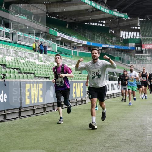 05.10.2025 - 20. swb-Marathon Bremen Michael Burmester http://msf.ph/oto/9329485 05.10.2025 12:59:09 Laufen im Stadion 27, 219, 586, 667, 726, 807, 988, 1043, 1229, 1503, 1516, 1598, 1619, 1711, 1843, 1854, 2496, 2663, 2797, 2922, 2941, 2945, 3141, 3252, 3254, 3467, 3615, 3747, 3791, 3888, 4095, 4113, 4395, 4486, 4522, 4783, 4827, 4909, 4967, 5123, 5261, 5510, 5530, 5584, 5722, 5808, 5878, 5891, 6007, 6030, 6113, 6374, 6561, 6624, 6672, 6882, 7169, 7185, 7201, 7262, 7311, 7312, 7467, 7511, 7550, 7906, 7929, 8097, 8214, 8247, 8355, 8485, 8539, 8972, 9024, 10526, 90, 846, 2158, 4446 meine-sportfotos.de